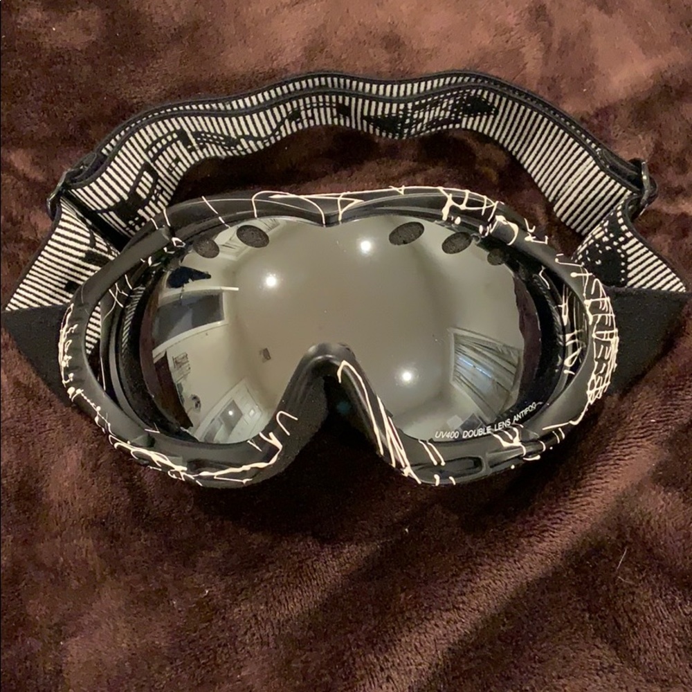 Snowboard goggles